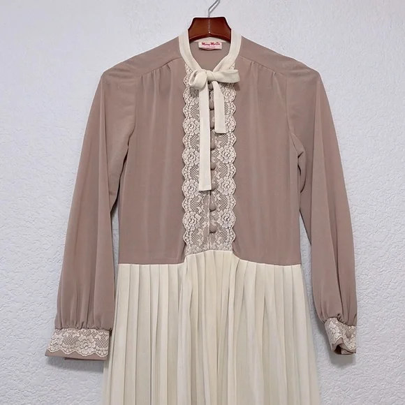 Vintage Prairie Cottage Lace Accent Dress - Picture 5 of 16